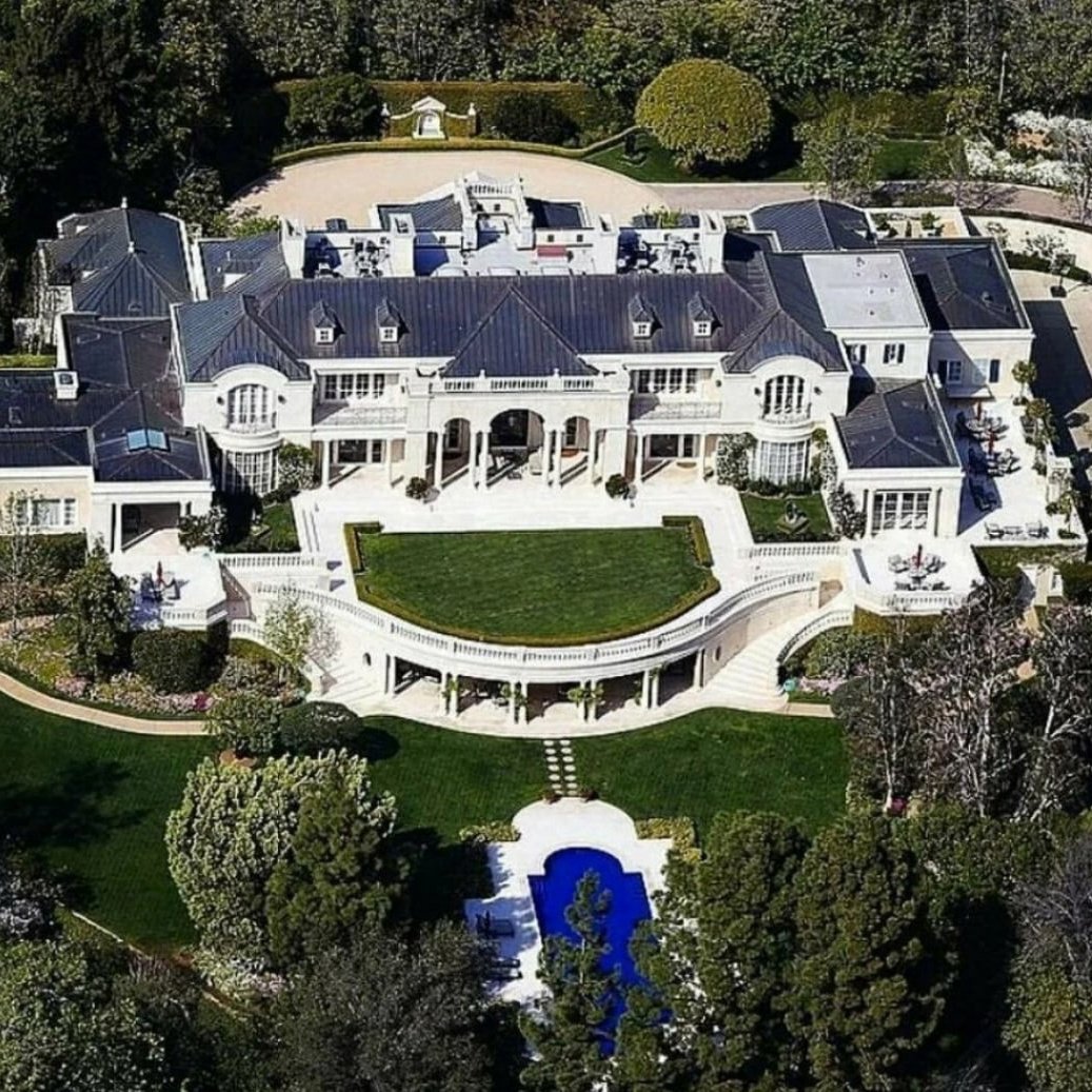 Есть на земле огромный дом. Особняк Эль Рубио. Мэншен-Хаус (Mansion House) на Рублевке. Поместье Бель-Эйр в Лос-Анджелесе. Особняк марка Уолберга.