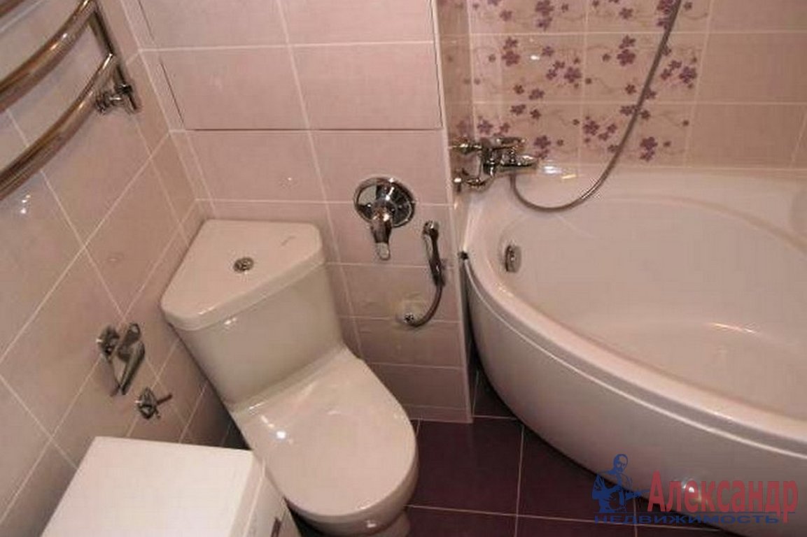 Ремонт ванной хрущевки цена. Ванна в хрущевке. Ванная комната под ключ хрущевка. Ванная с туалетом хрущевка. Ванна под ключ хрущевка.