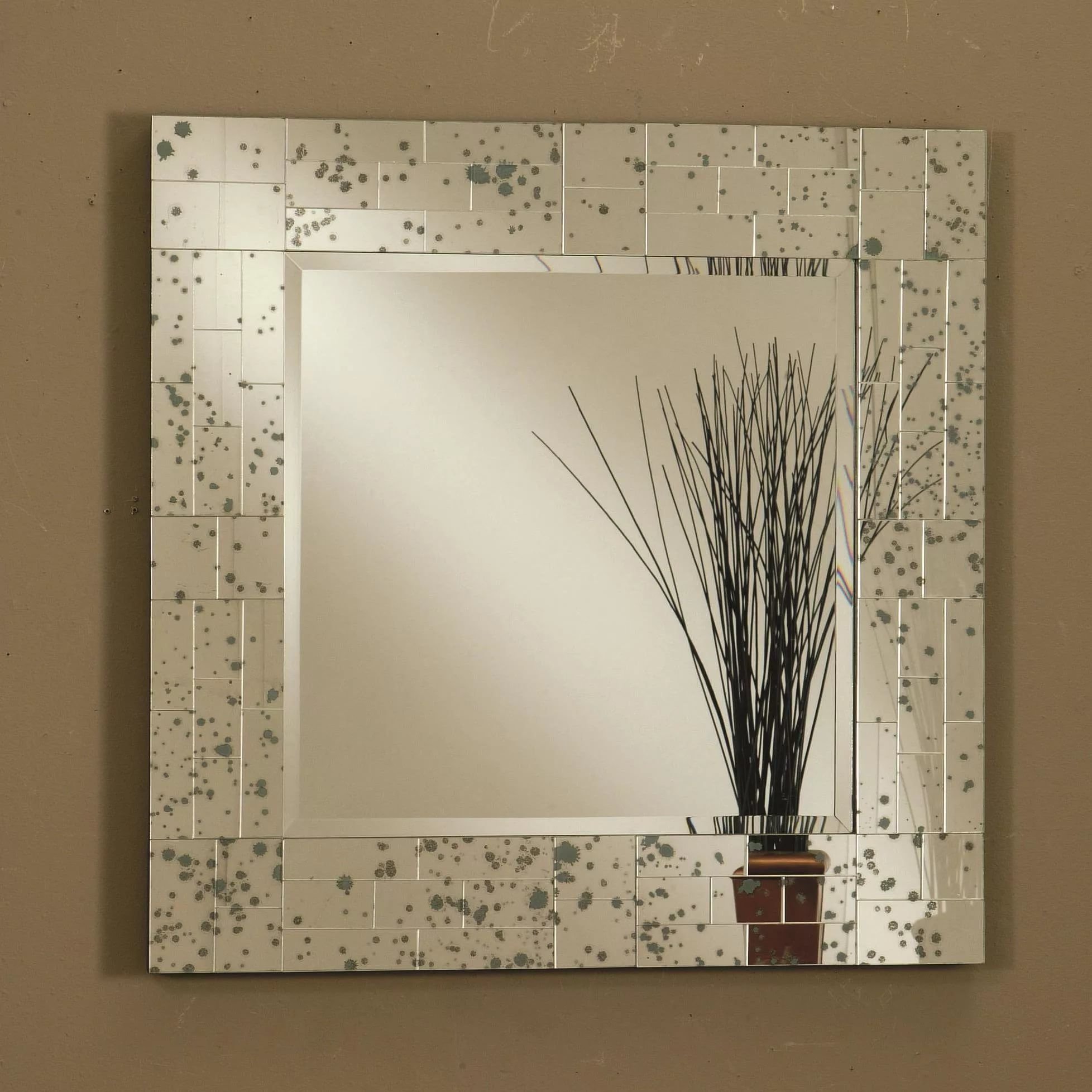Картина зеркало. Рамка панно на зеркало. Зеркальные рамки на стену. Зеркальное панно с зеркальной рамой. Зеркальное панно из рамок.