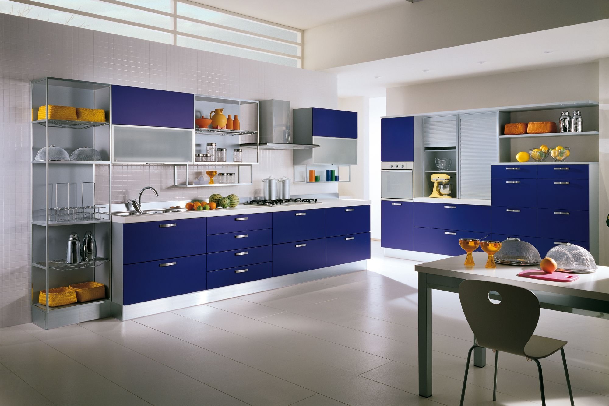 Кухни сток. Синие кухни. Синий кухонный гарнитур. Кухня в синем цвете. Угловые кухни синего цвета.