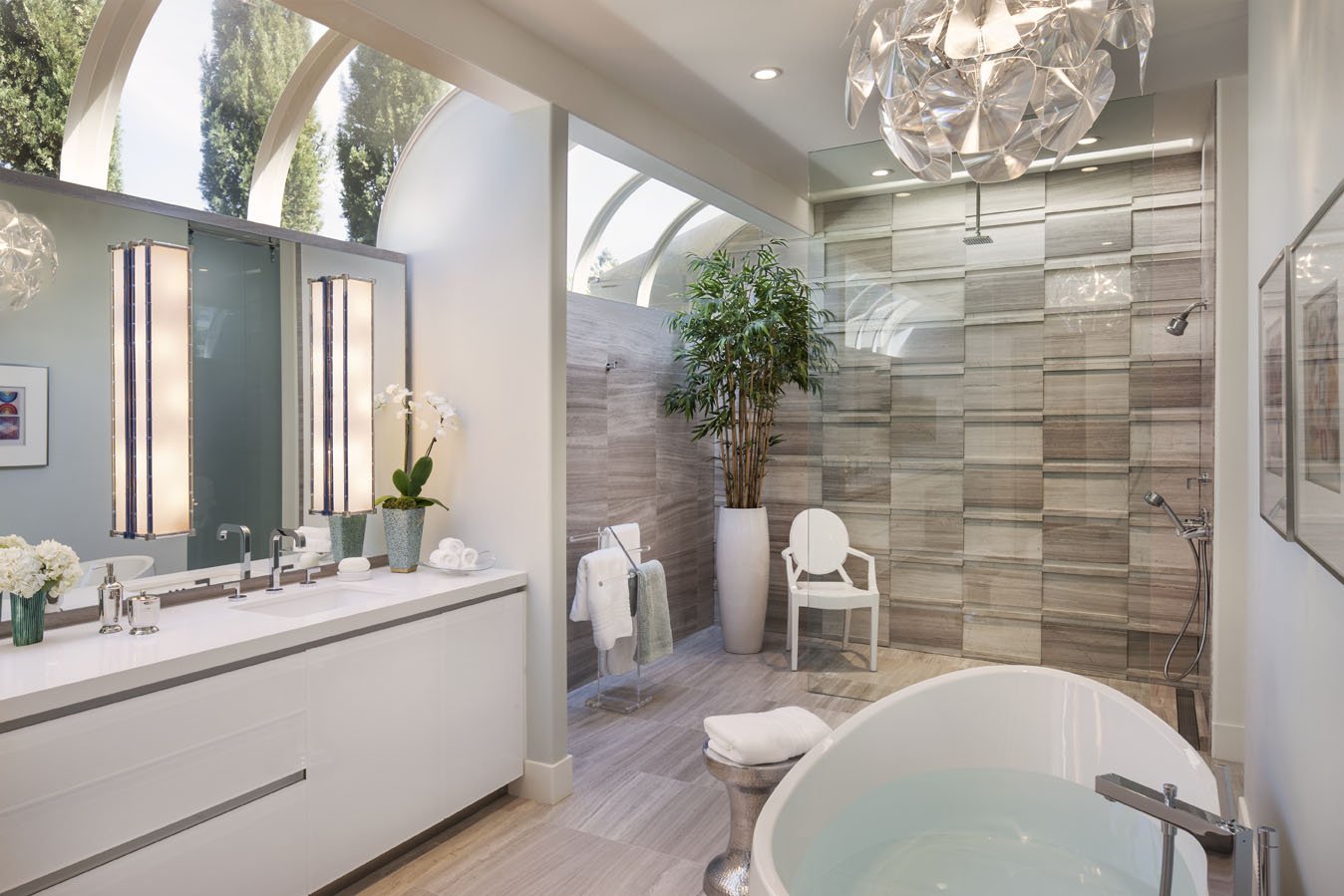 Плитка в ванную 2024 год. Стильные Ванные комнаты. Современная ванная комната. Современный декор ванной комнаты. Ванная в современном стиле.