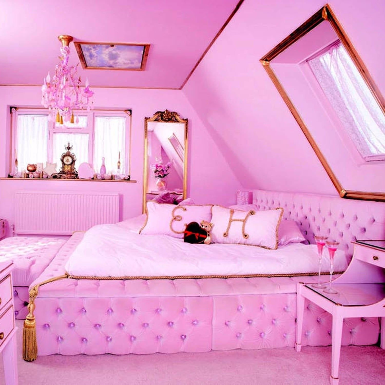 Спальня в розовых тонах. Шикарная комната для девочки. Комната в розовом цвете. Спальня в розовом цвете. Розовая комната для девочки.