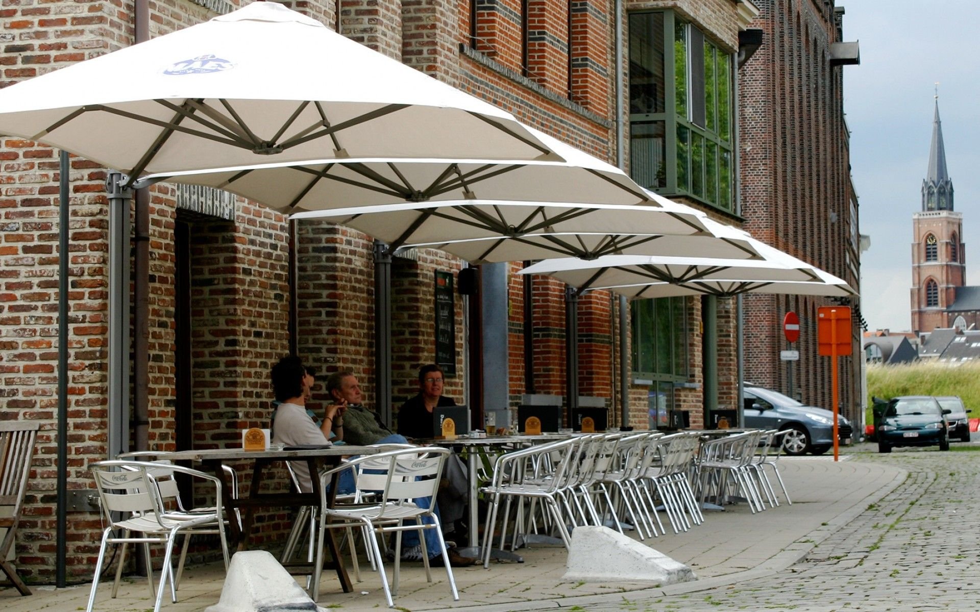 Уличные кафе купить. Кафе парасоль. Уличные навесы для кафе. Навес для летнего кафе. Зонты для летнего кафе.
