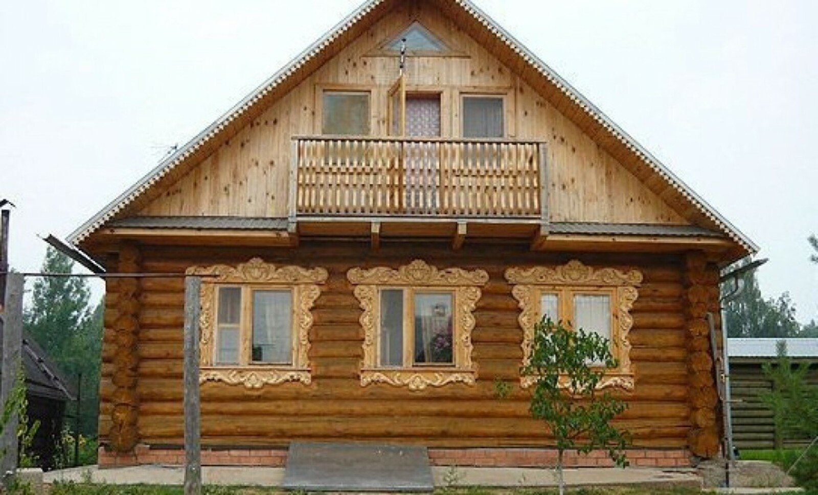 Деревенские дома из бревна