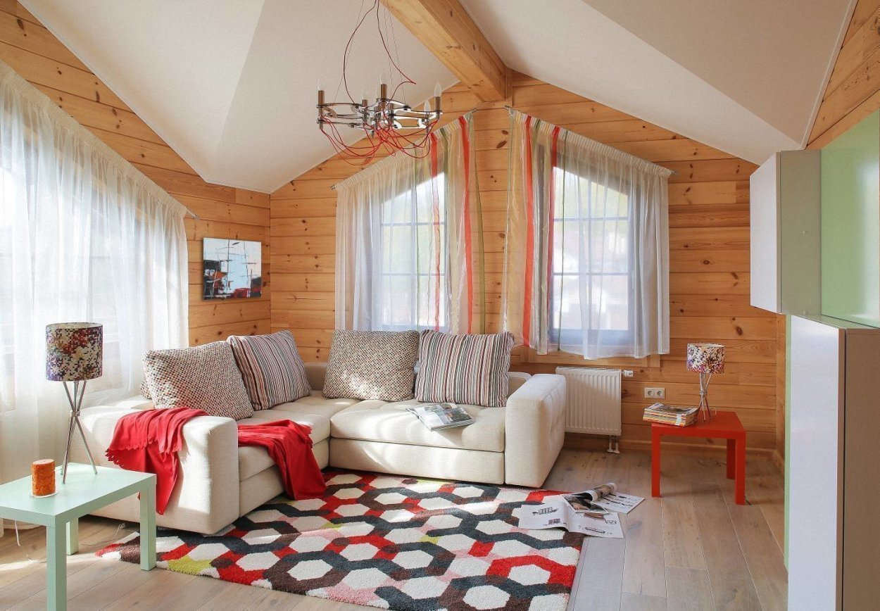Дизайн гостиной в частном деревянном доме