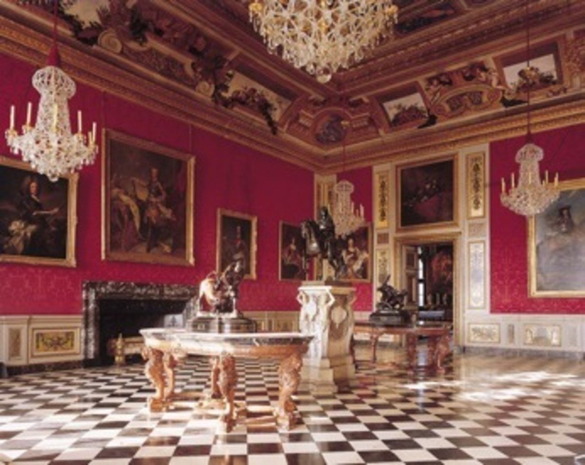 Версаль интерьер. Во Ле Виконт дворец убранство. Интерьер дворец во-Ле-Виконт Франция. Версаль рококо.