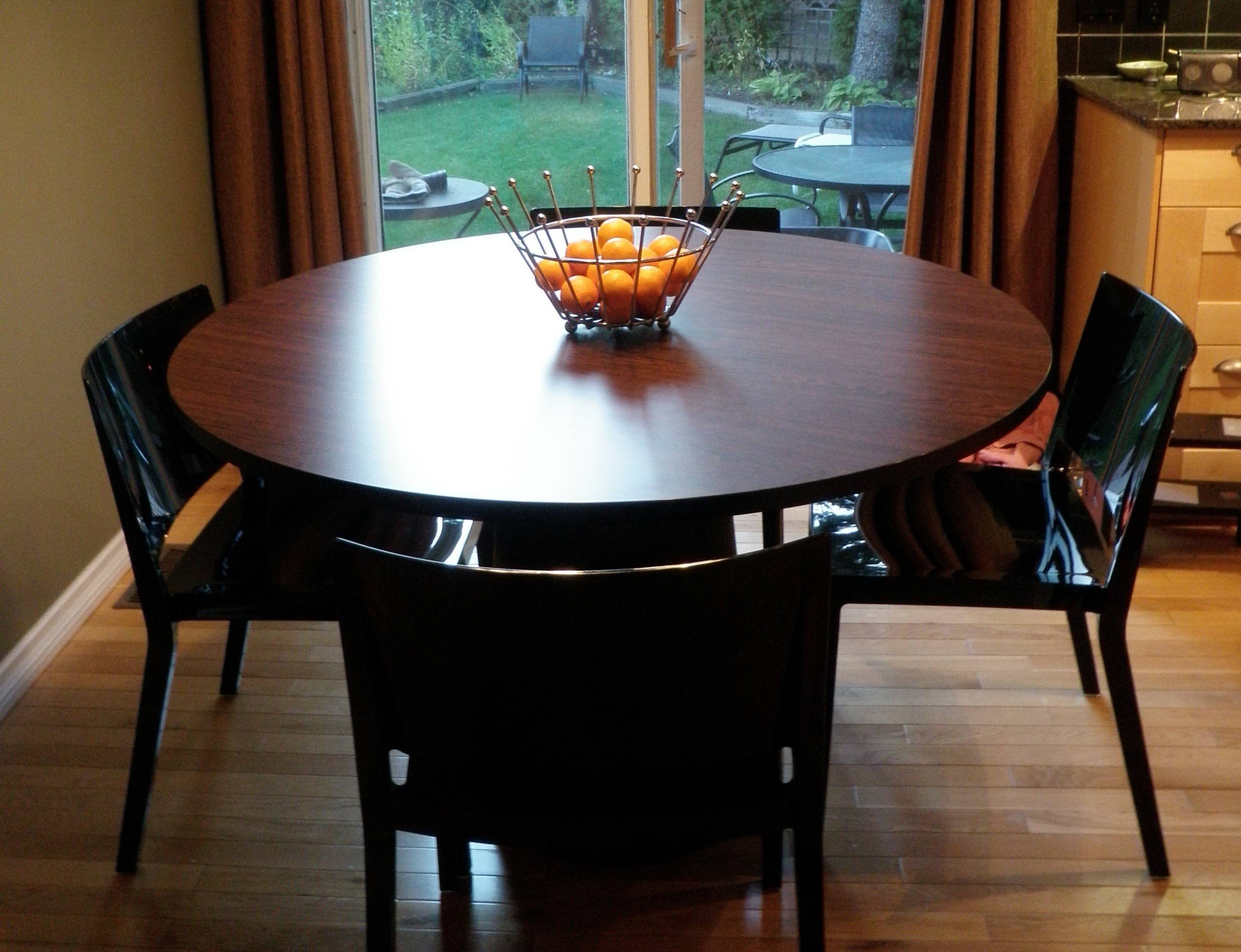 Кухонные столы 90 см. Стол Lakri Round Table. Обеденный стол Barnes Round Dining Table. Круглый стол ORDT-d6060-SPR. Обеденный стол Apriori t 100.