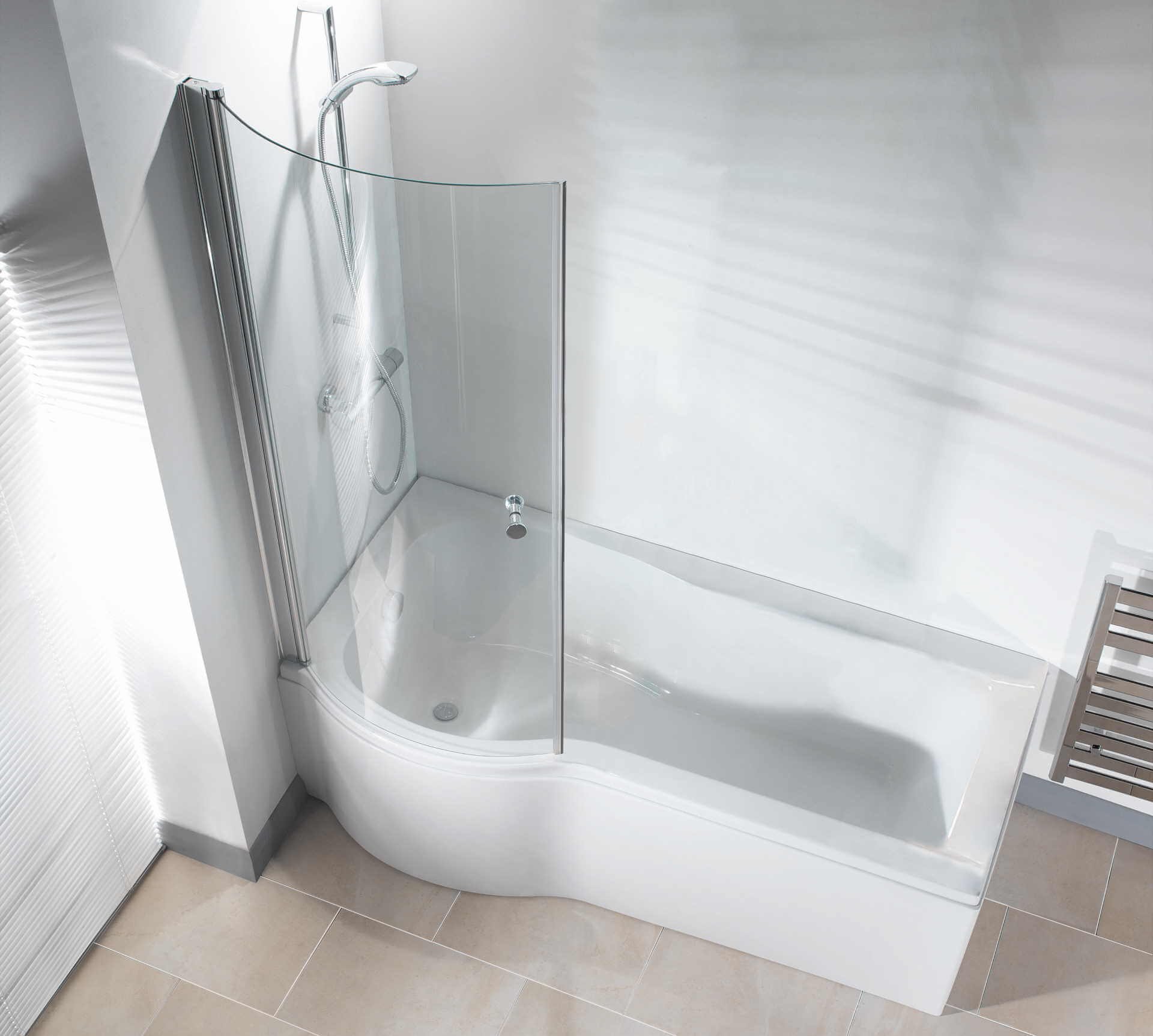 Стеклянные ванны отзывы. Шторка Ravak avdp3-170. Ванна-душевая кабина. Ванна со стеклянной шторкой. Ванная с душем.