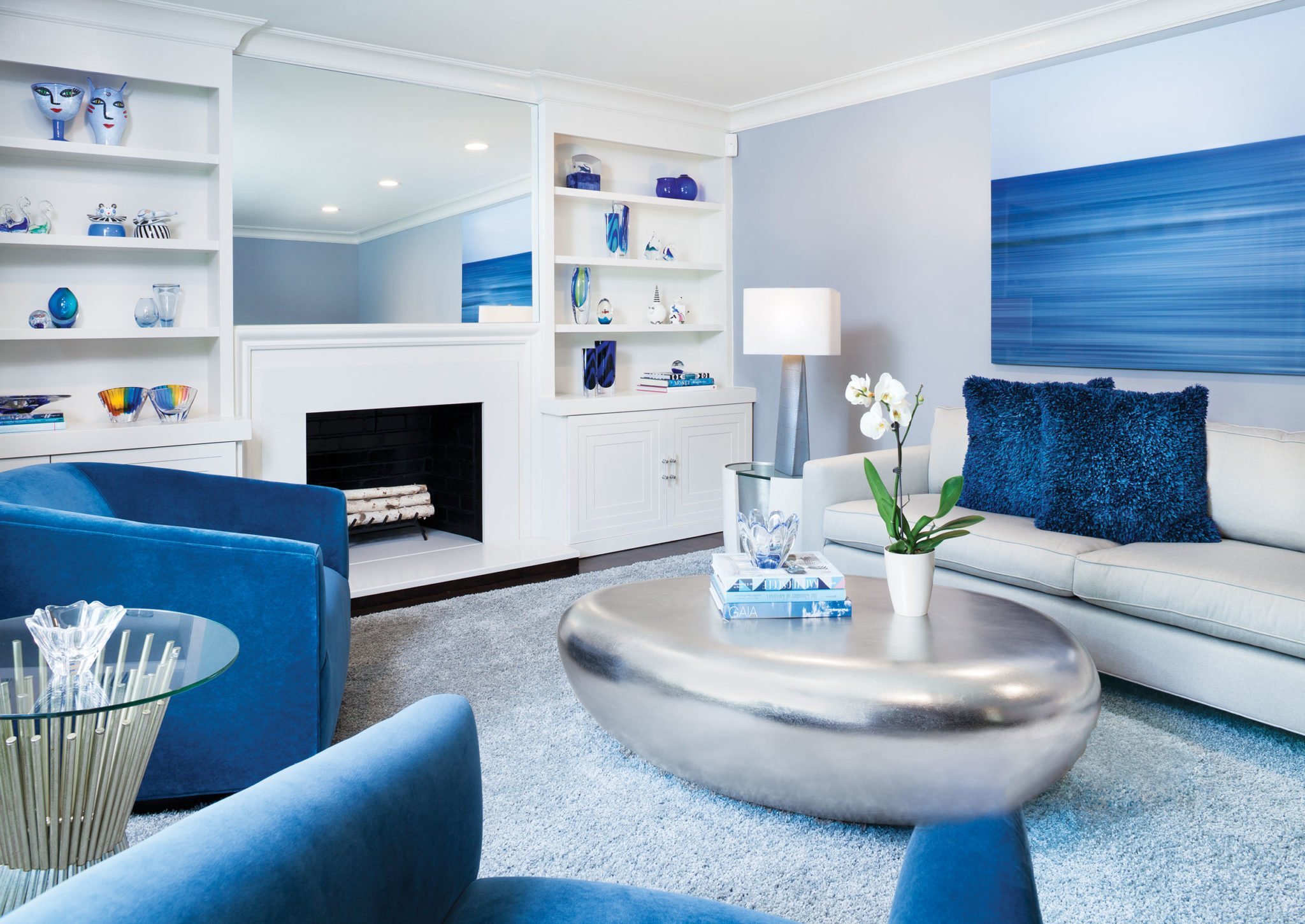 Красивые синие комнаты. Синяя гостиная. Гостиная в голубых тонах. Интерьер гостиной в синих тонах. Гостиная в бело голубых тонах.