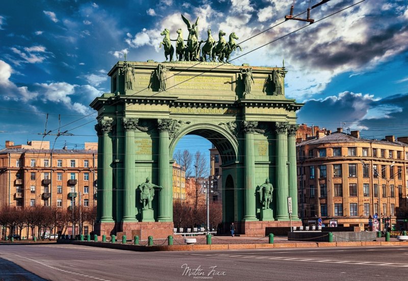 Нарвская триумфальная арка в санкт-петербурге