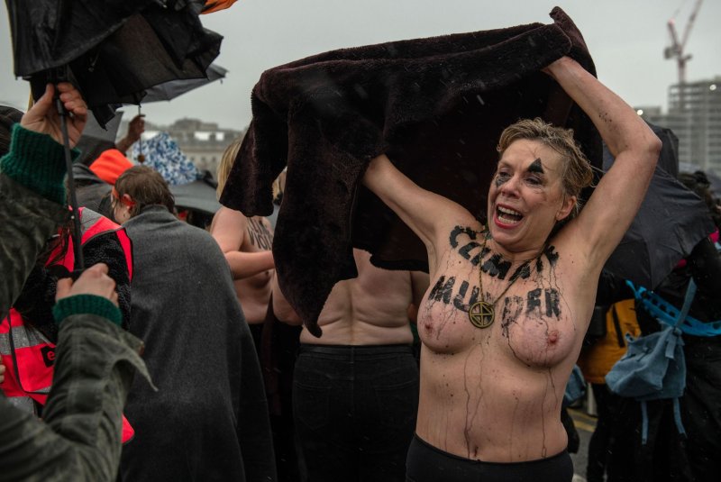 Активистки femen