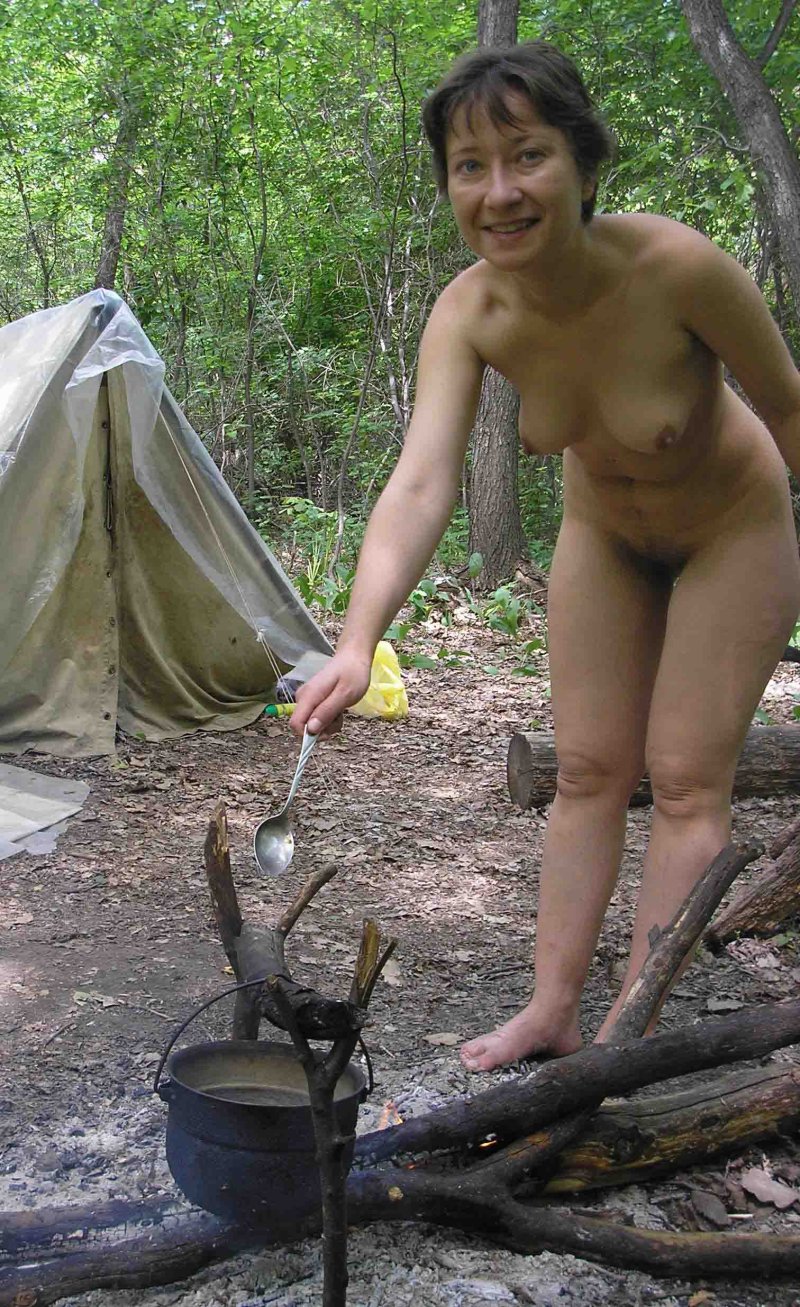 Жена голышом