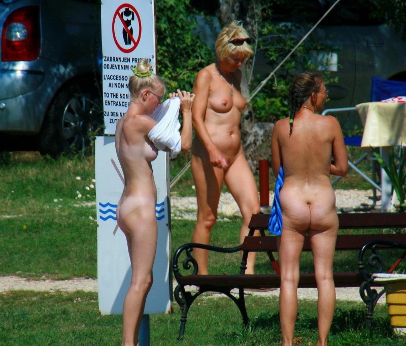 С пляжа