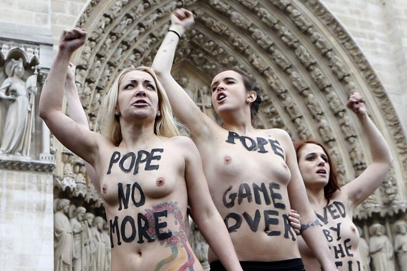 Активистки femen