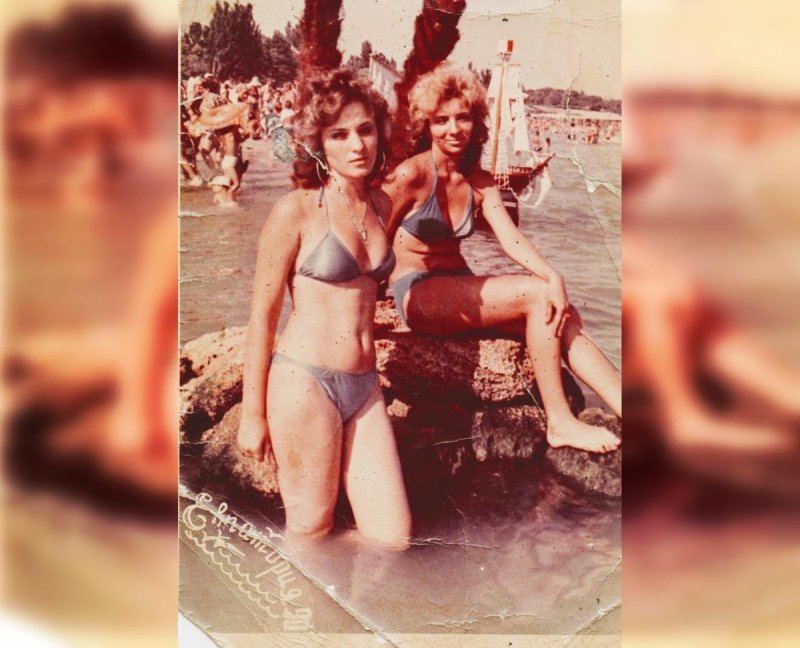 Советские женщины в купальниках