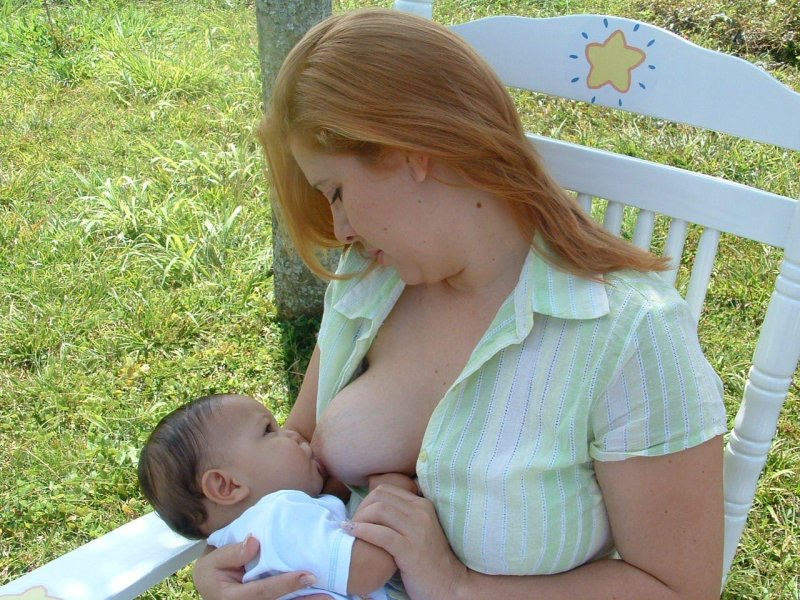 Голые сиськи кормящих мамочек