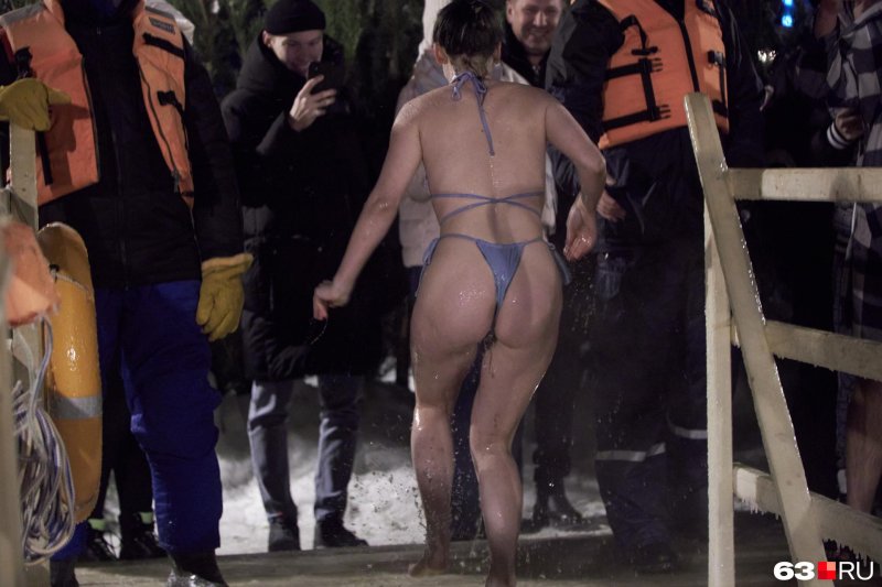 Купание в проруби на крещение
