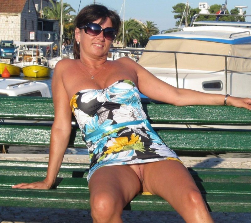 Exhibitionist wife showing her pussy to strangers in public