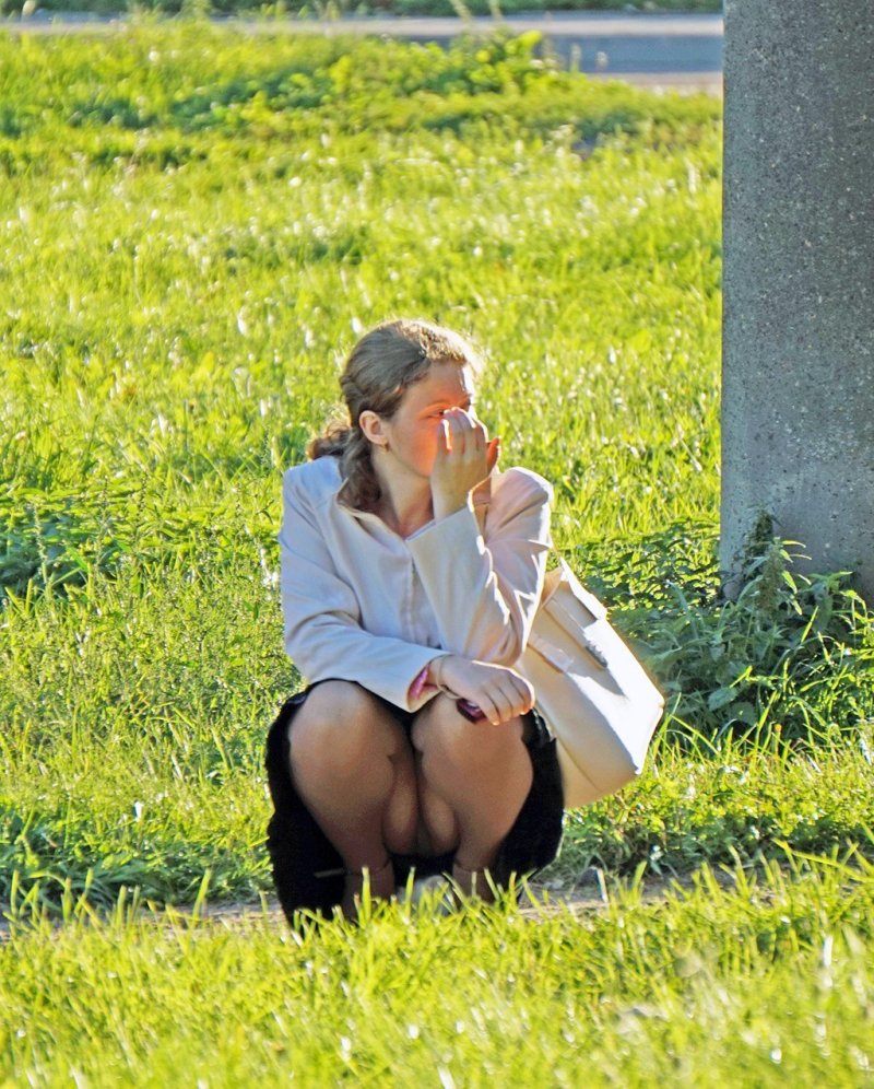 Девушки без трусиков в общественных местах